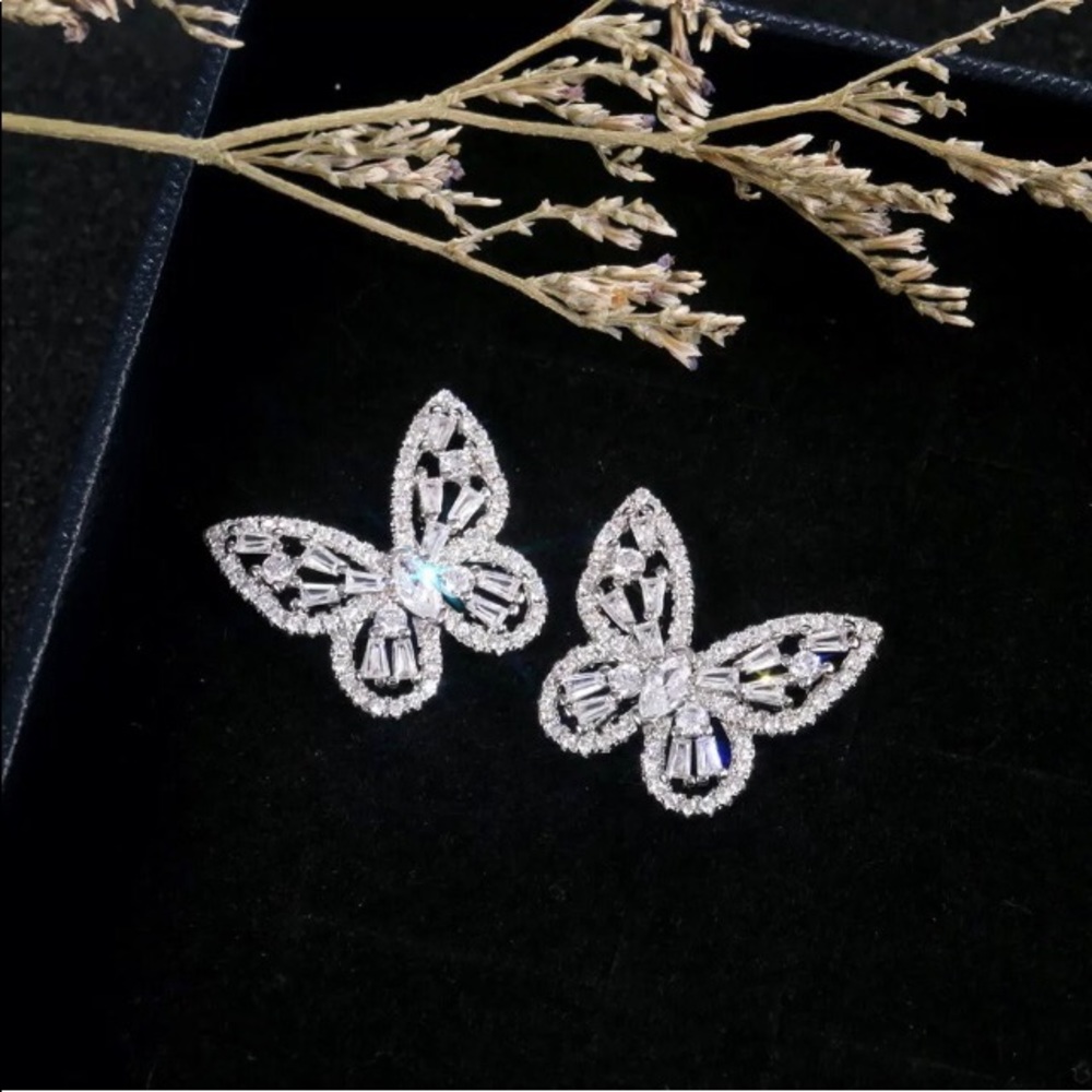 - 🍷 White Sapphires sparkling Butterflies.925